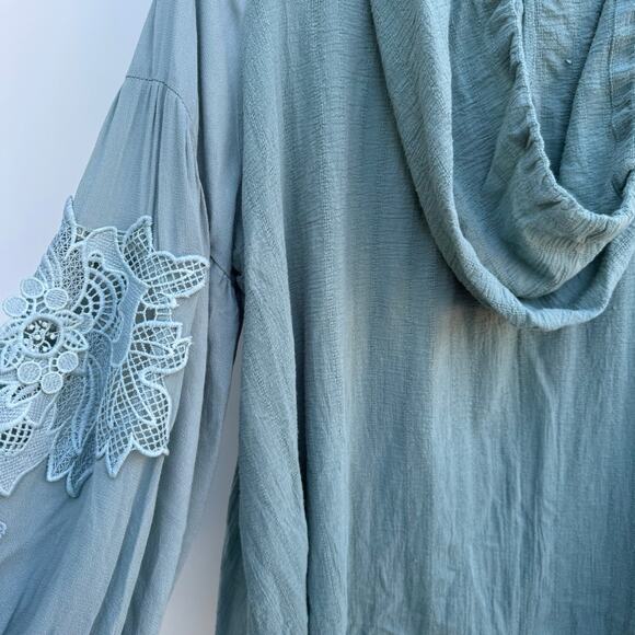 POL Long Sleeve Flower Embroidered Hooded Blouse Small - Picture 6 of 6